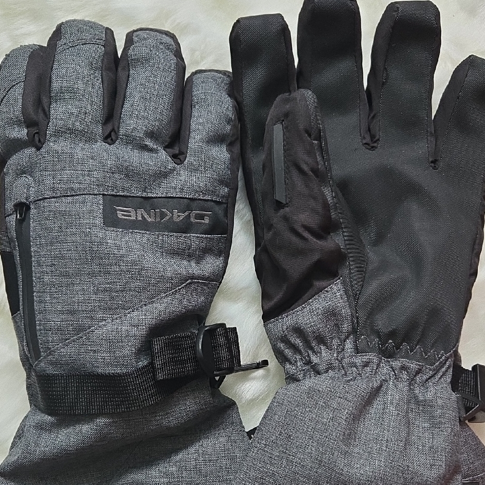 Dakine Titan GORE-TEX Glove for Snowboarding and Skiing  - EUC